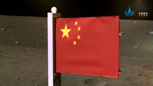 Chinese Spacecraft Returns to Earth With Samples From the Moon