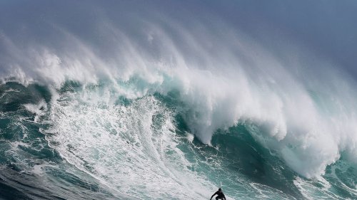 Surf's Up! Awesome Big Wave Photos