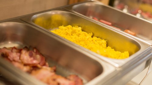 Trust Us, Avoid The Scrambled Eggs At Your Next Hotel Breakfast Buffet