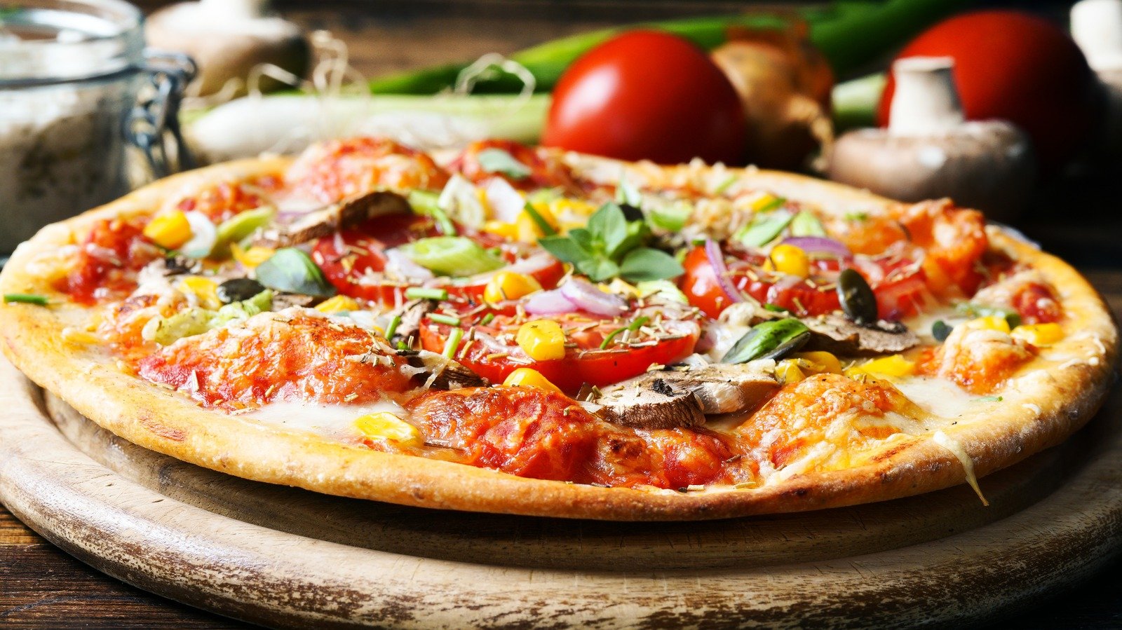 The Aldi Frozen Pizza You Need To Pick Up On Your Next Trip