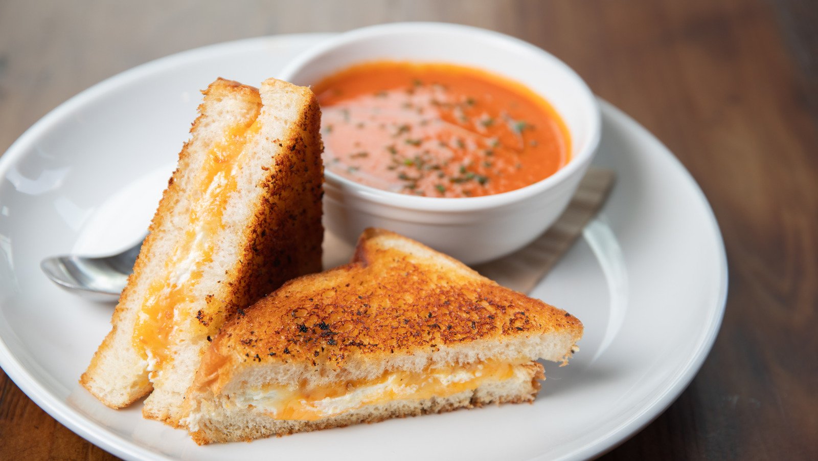 Here's Why Your Grilled Cheese Is Soggy