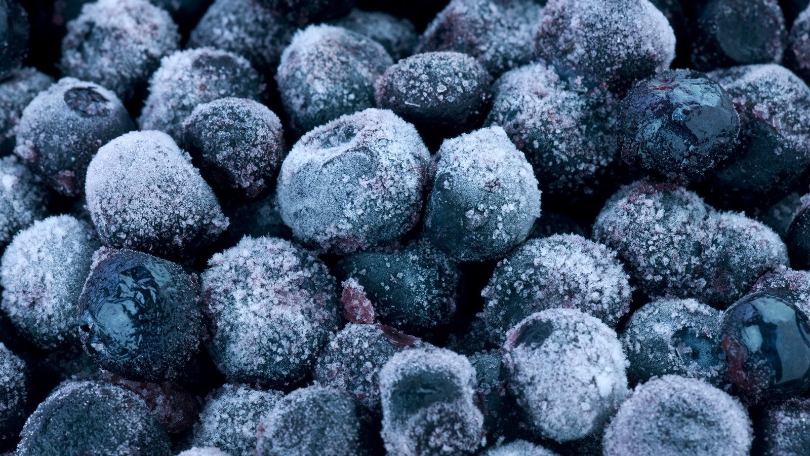 Why You Should Always Give Your Frozen Blueberries A Rinse Before Baking