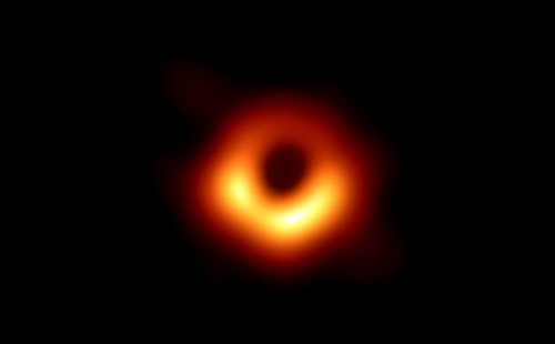 Hidden Beyond the Edge of a Black Hole, a Curious Ring of Light Has Been Detected in a Supergiant Galaxy