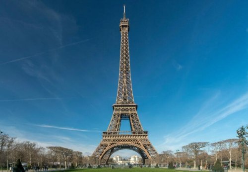 How can the Carbon Footprint of the Eiffel Tower be reduced?