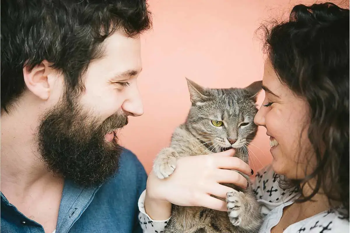 10 THINGS ONLY CAT LOVERS CARE ABOUT