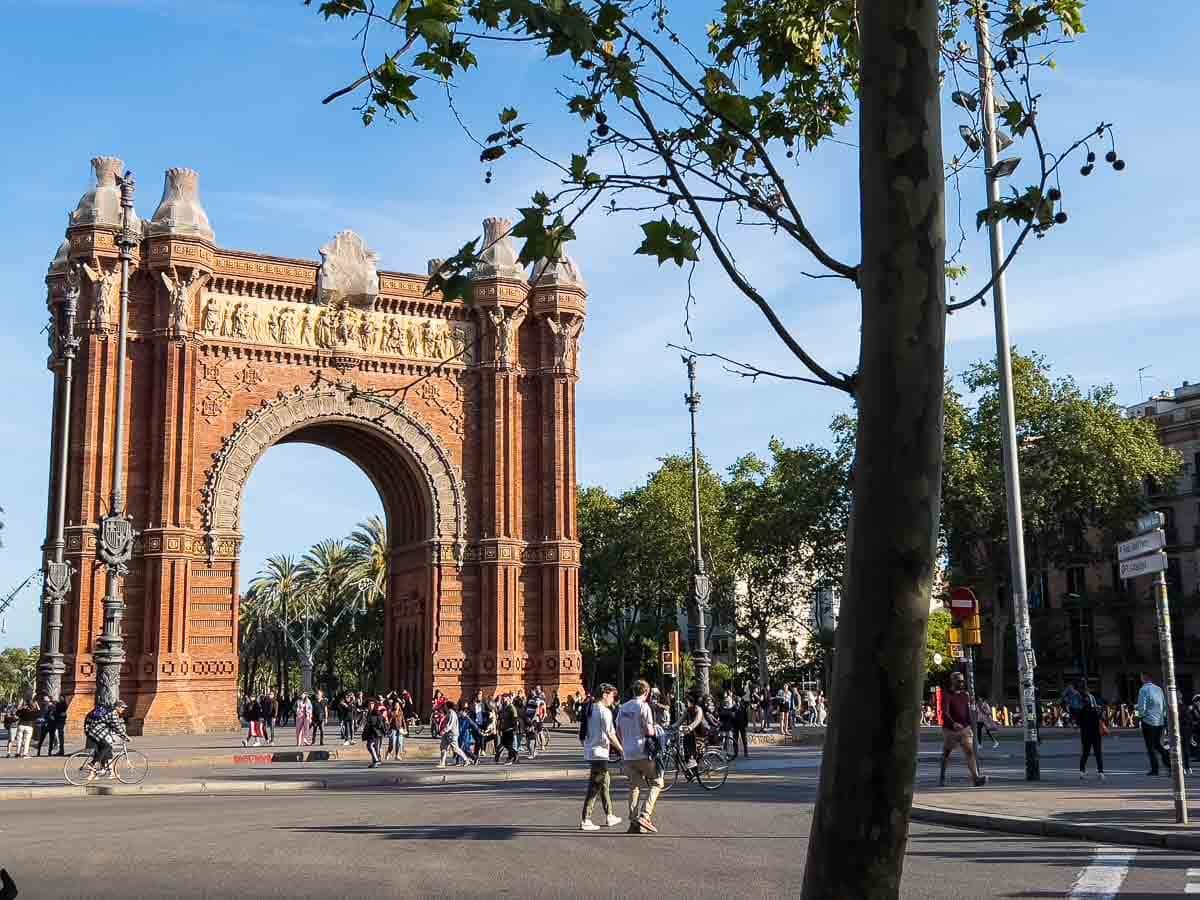 What's the Secret to Seeing The Best of Barcelona? Discover the City's Charms  - cover