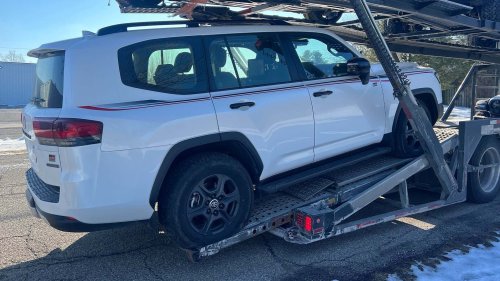 What’s Going On With This New 300 Series Toyota Land Cruiser Spotted in the US?