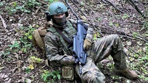 Futuristic Belgian F2000 Rifles Have Been Spotted In Ukrainian Hands