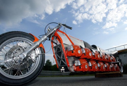 This 24-Cylinder Motorcycle Is Powered by 12 Screaming Chainsaw Engines