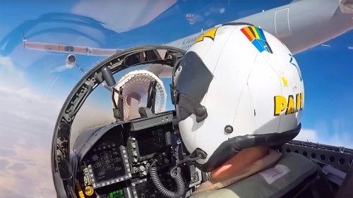 EA-18G Growler Pilot Talks You Through His Aerial Refueling Frustrations