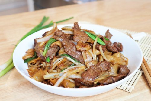 30-Minute Beef Chow Fun, a Cantonese Classic, at Home