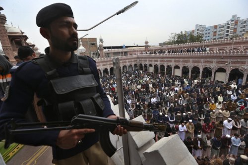 Pakistani Troops Kill 2 Terrorists in Raid Near Afghan Border
