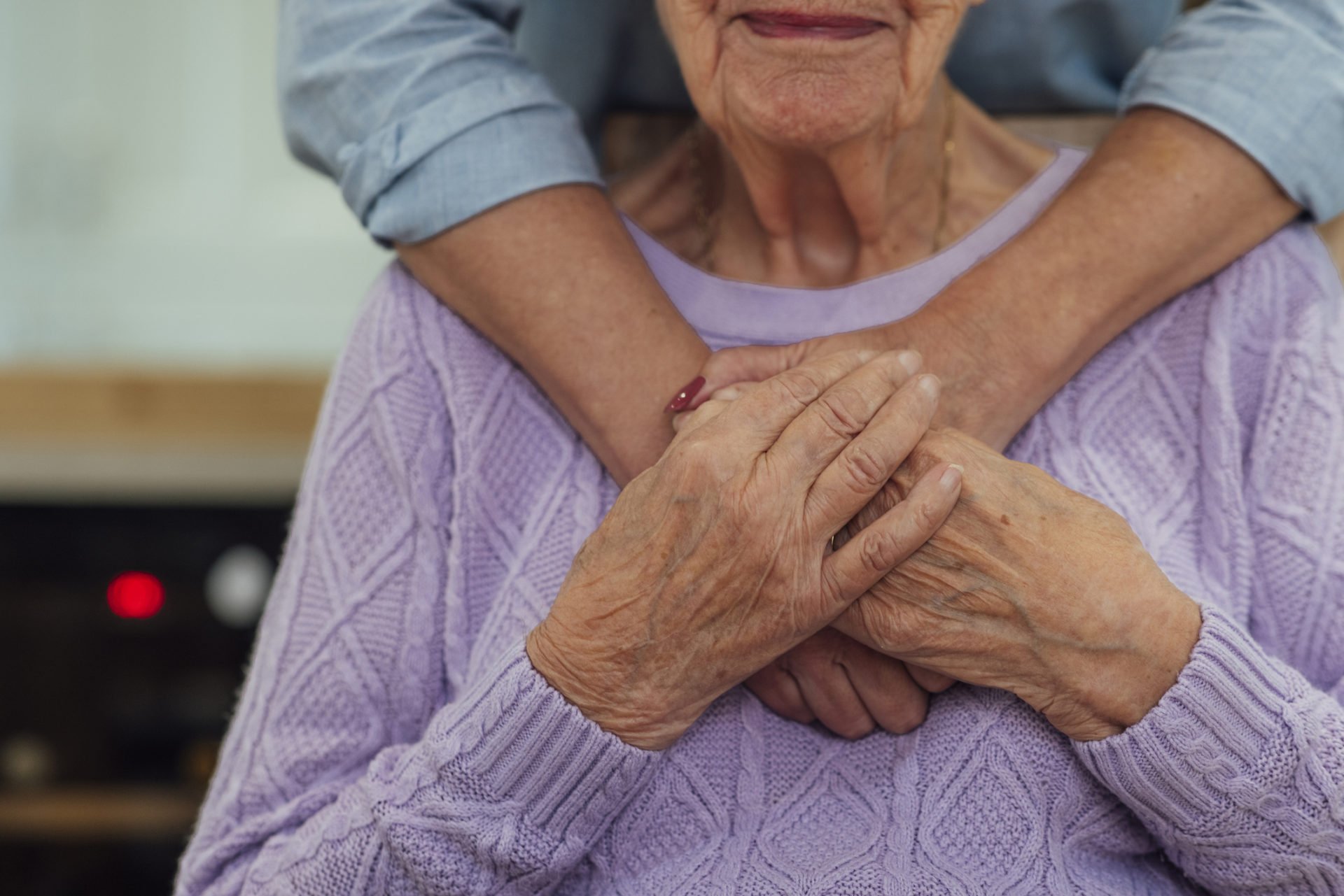 Daughter tells her mom with Alzheimer's what she's like in heartbreaking chat