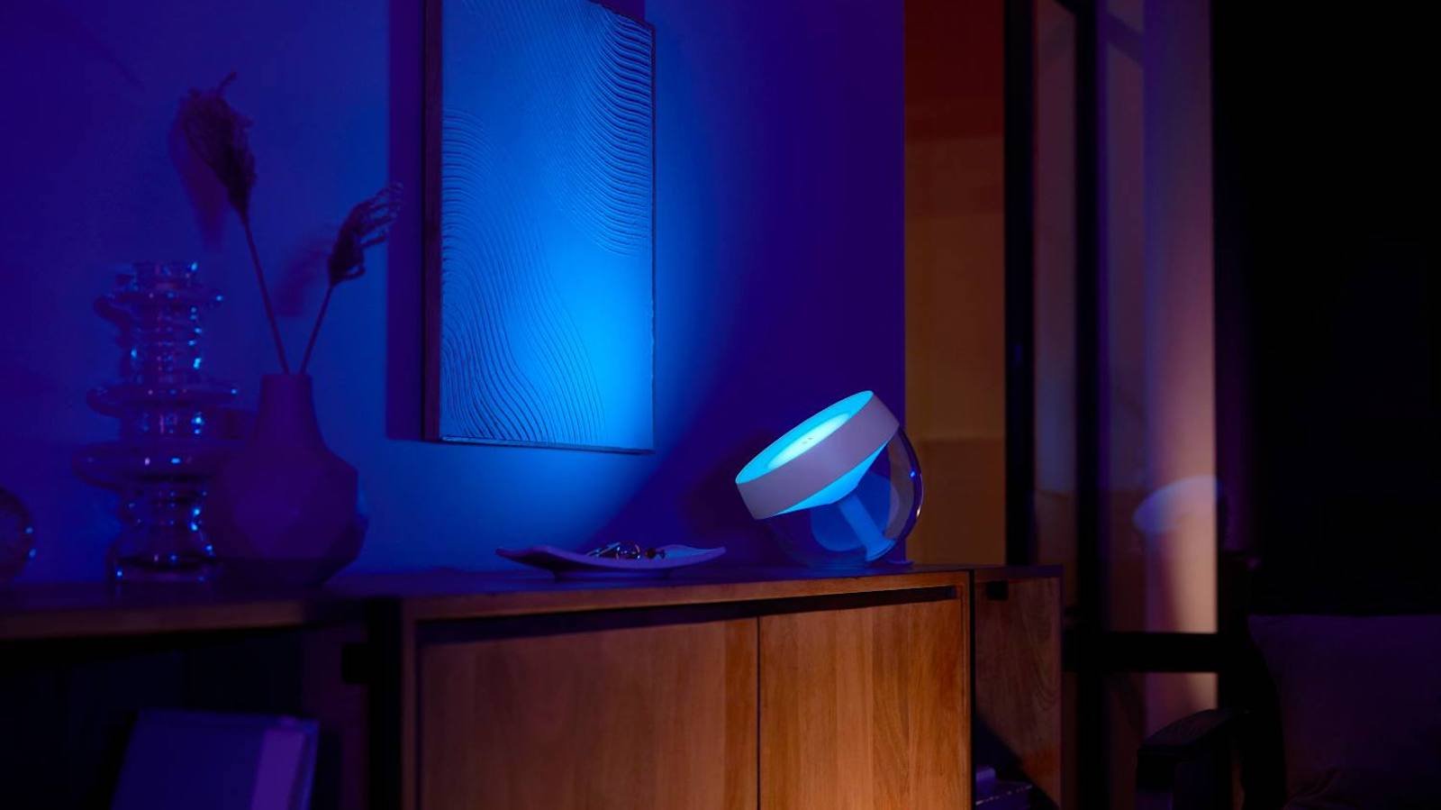 Philips Hue Iris table lamp provides rich, ambient lighting
