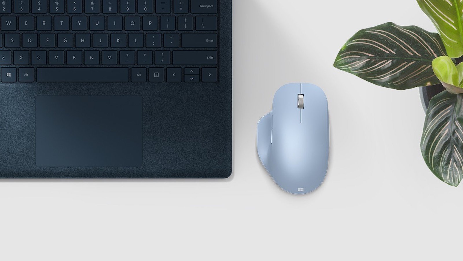 Microsoft Bluetooth Ergonomic Mouse has two customizable buttons