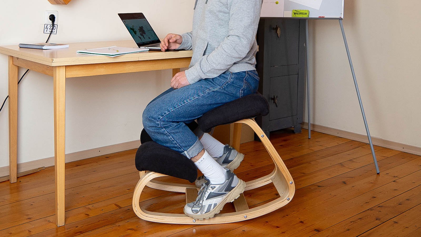 VILNO. CO NOBEL kneeling chair reduces pressure on your back & improves your lumbar curve