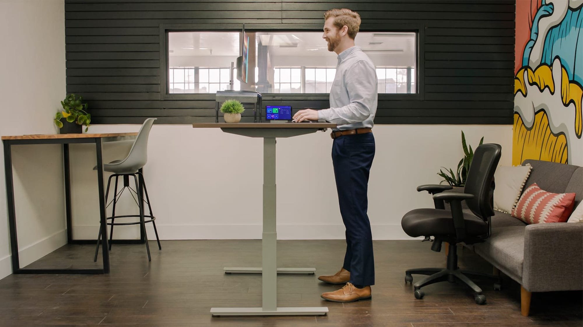 This new AI standing desk can make you more energetic