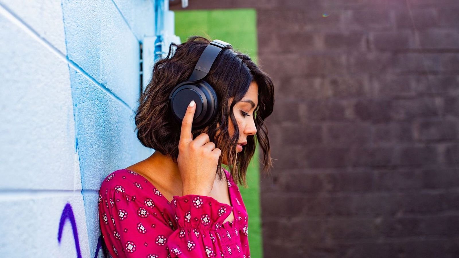 Wyze Headphones have a hybrid active-noise cancelation
