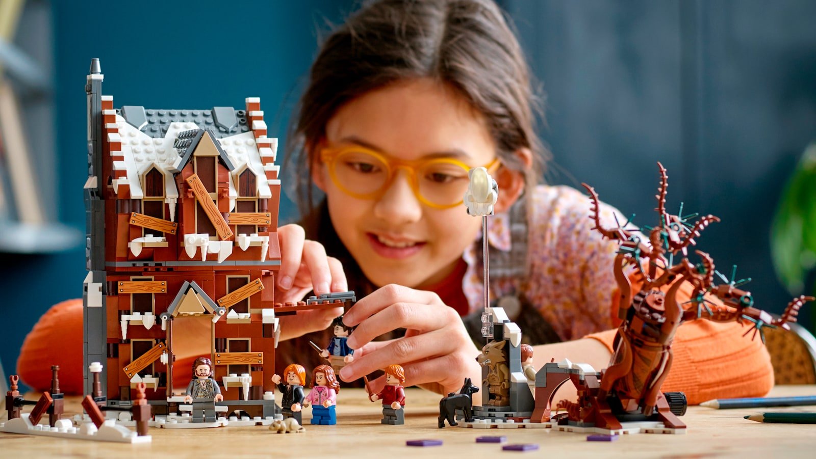 LEGO Harry Potter The Shrieking Shack & Whomping Willow has 2 iconic locations in 1 set