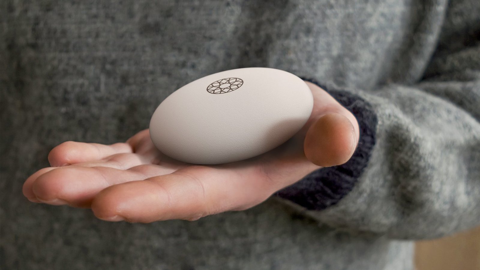 Nordic Hygge Värme heater & detachable hand warmer holds a temperature up to 122° F