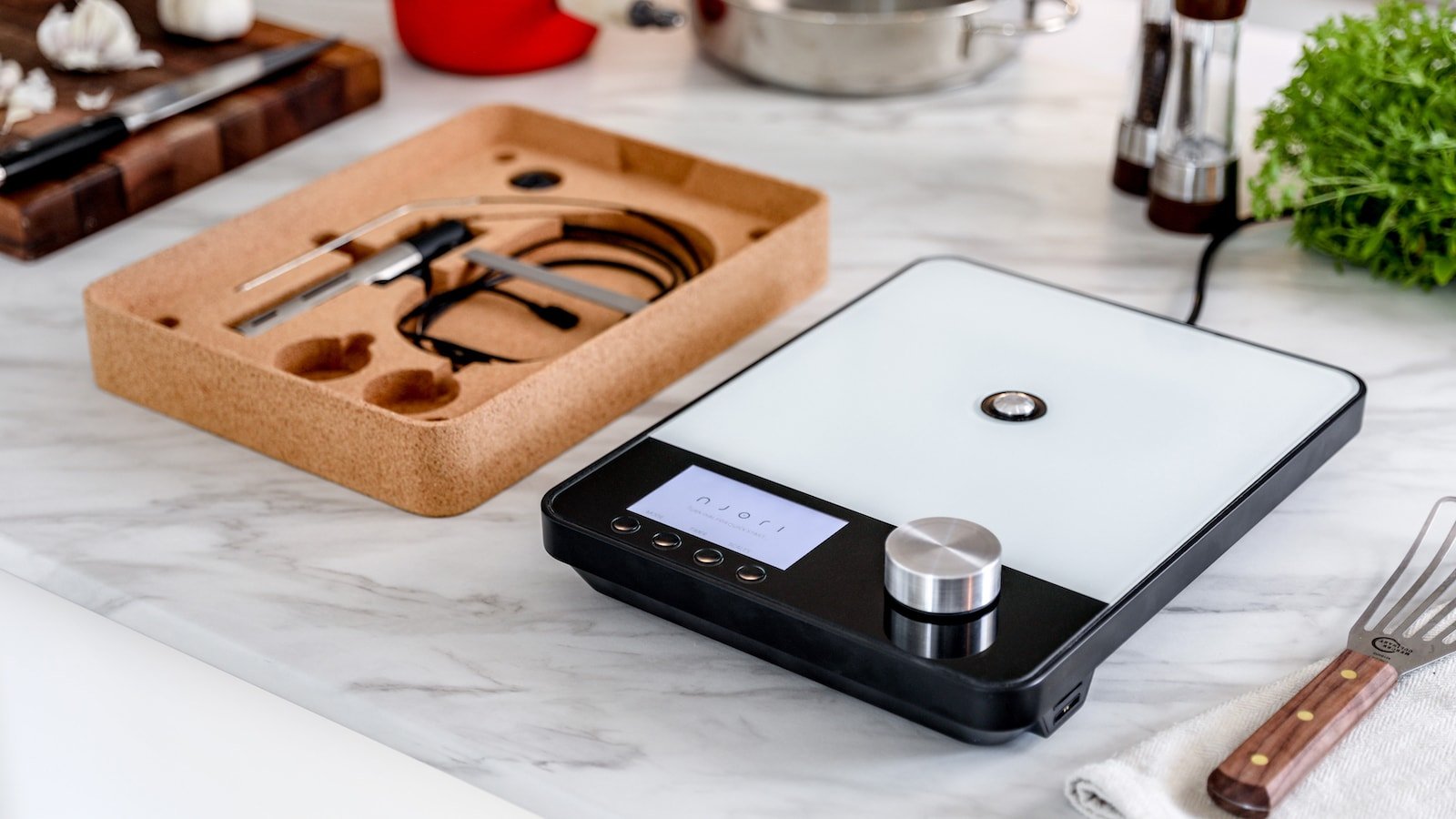 Njori Tempo smart cooker measures, monitors, and regulates temperature for great meals