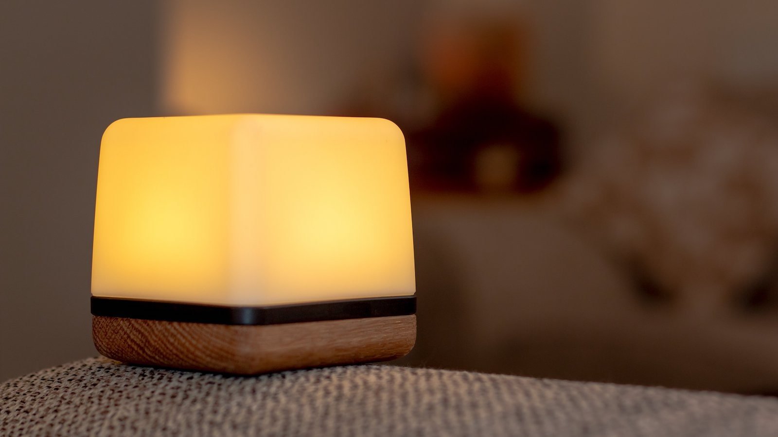 Luma³ relaxation cube reduces stress & boosts your well-being through breathing exercises