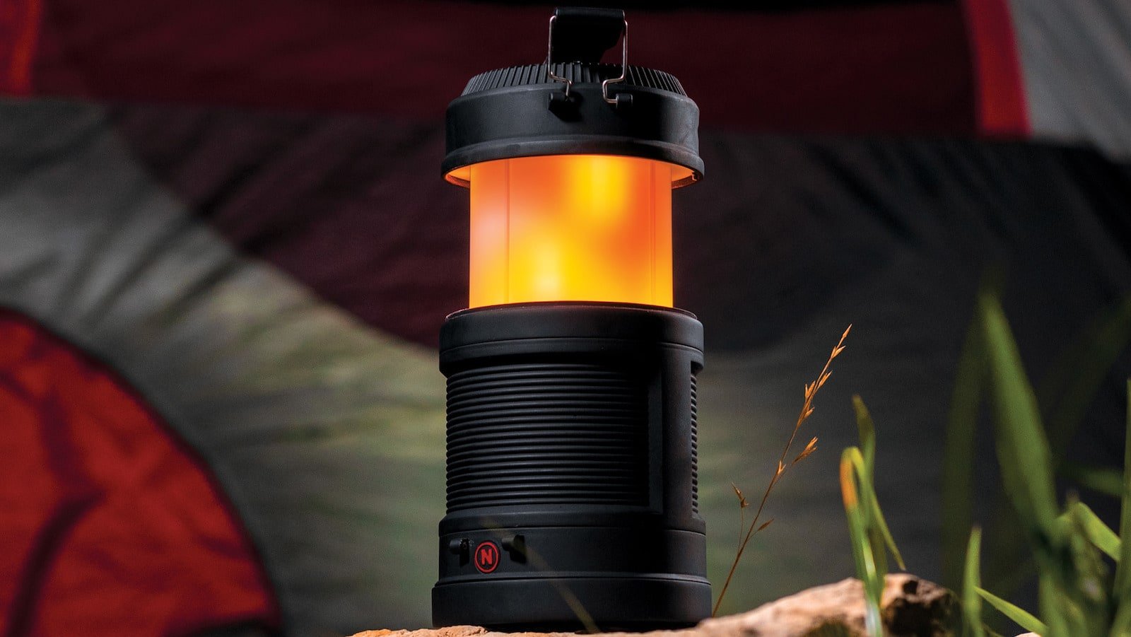 NEBO BIG POPPY rechargeable flashlight features a power bank for USB-powered devices