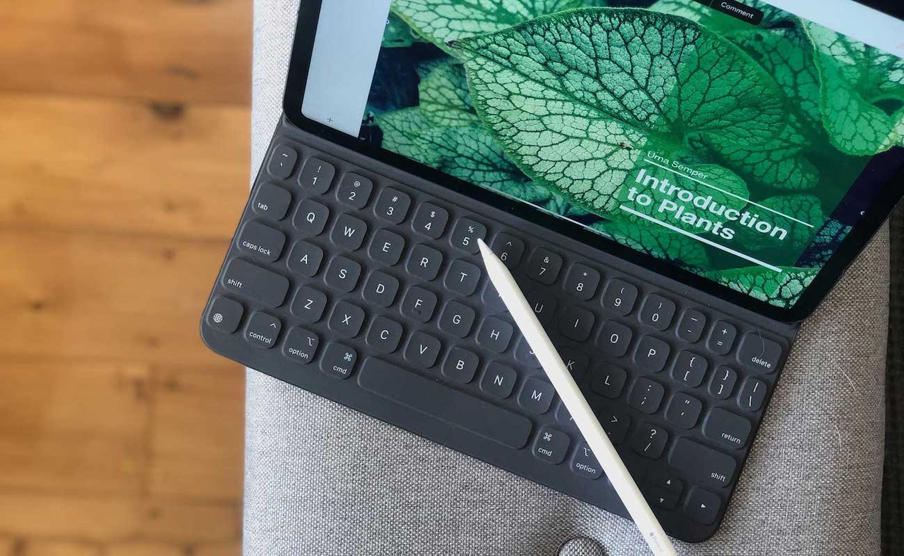 Apple Smart Keyboard Folio Full-Size iPad Pro Keyboard lets you get working right away