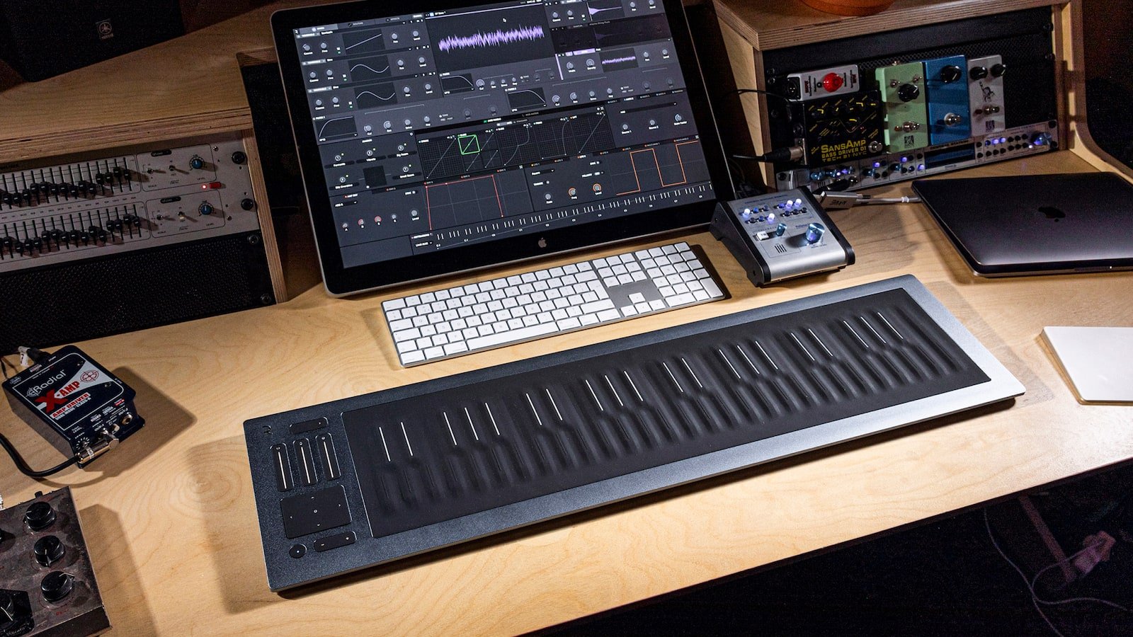 ROLI Seaboard RISE 2 versatile keyboard is easy to play and has an integrated battery
