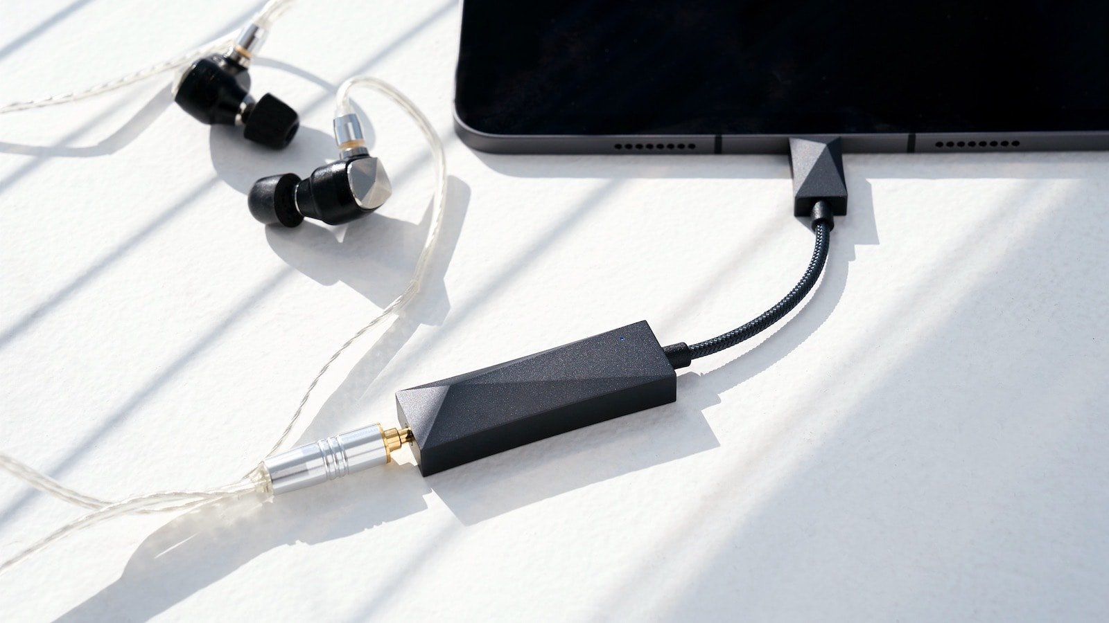 Astell&Kern AK HC3 hi-fi USB DAC cable has a microphone input with voice features