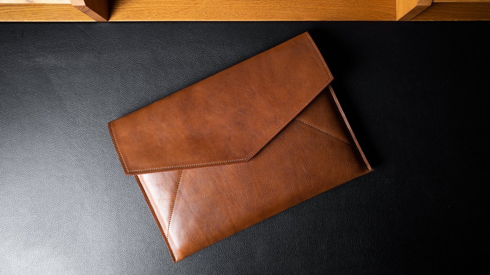 hardgraft Leather Envelope Large has a thick felted wool lining to protect your devices