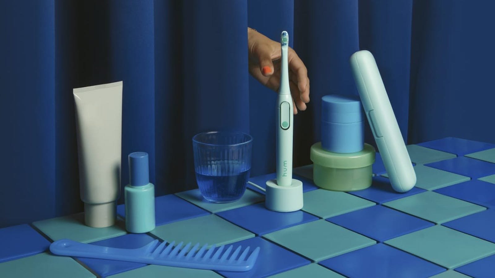 Colgate hum smart electric toothbrush targets all areas in the mouth