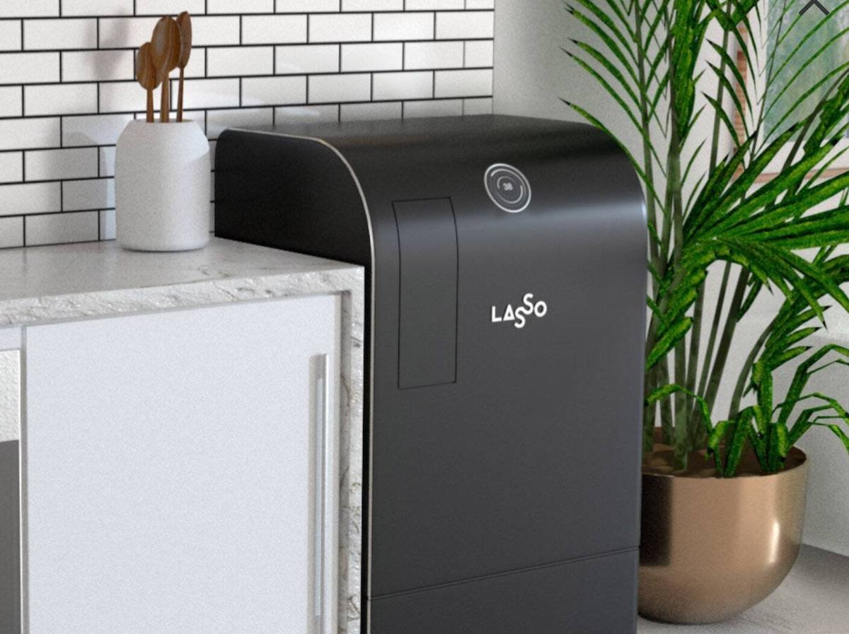 The smart robot that recycles your used items at home