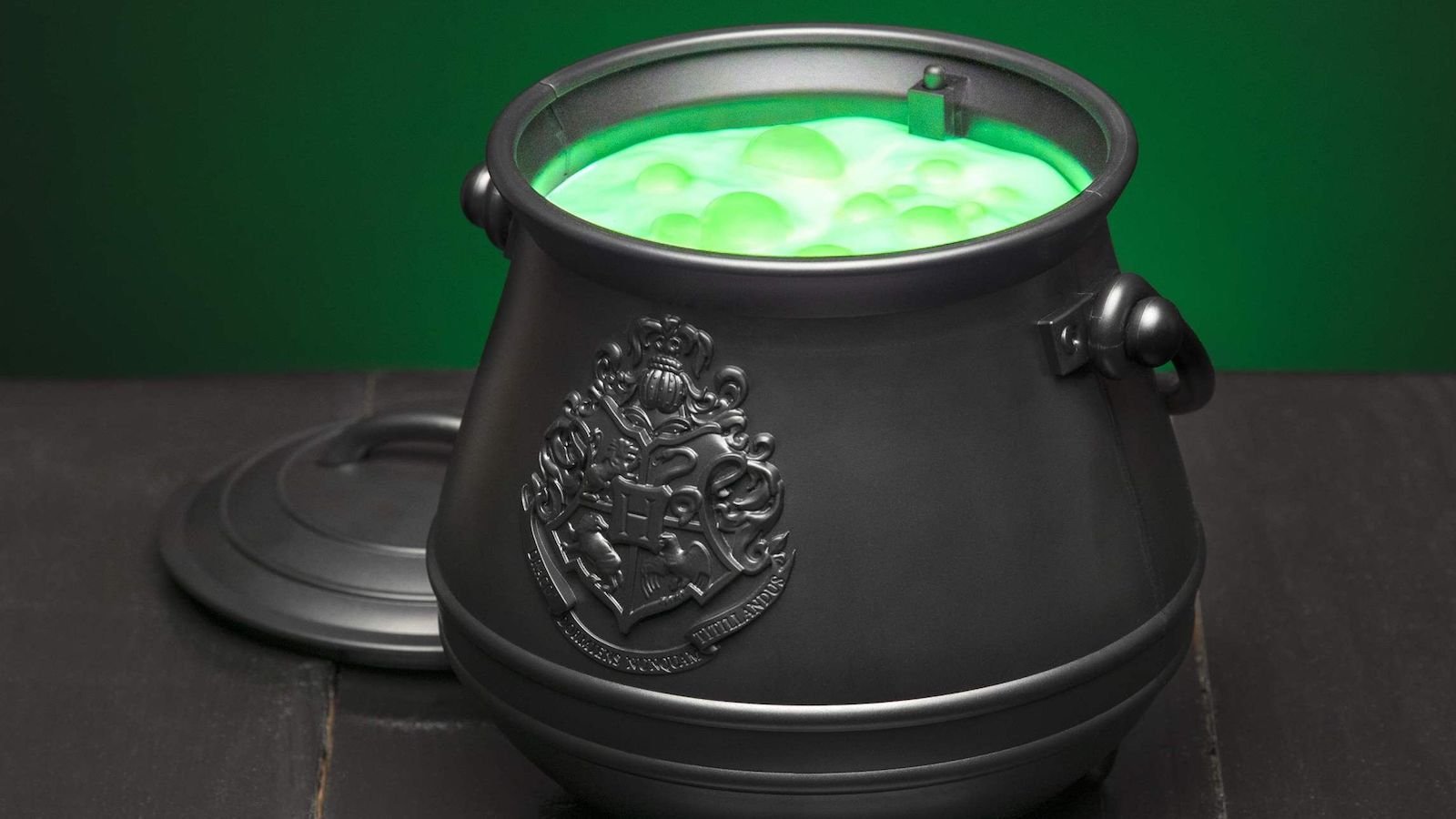 Paladone Harry Potter Cauldron Light contains a magical color-changing concoction