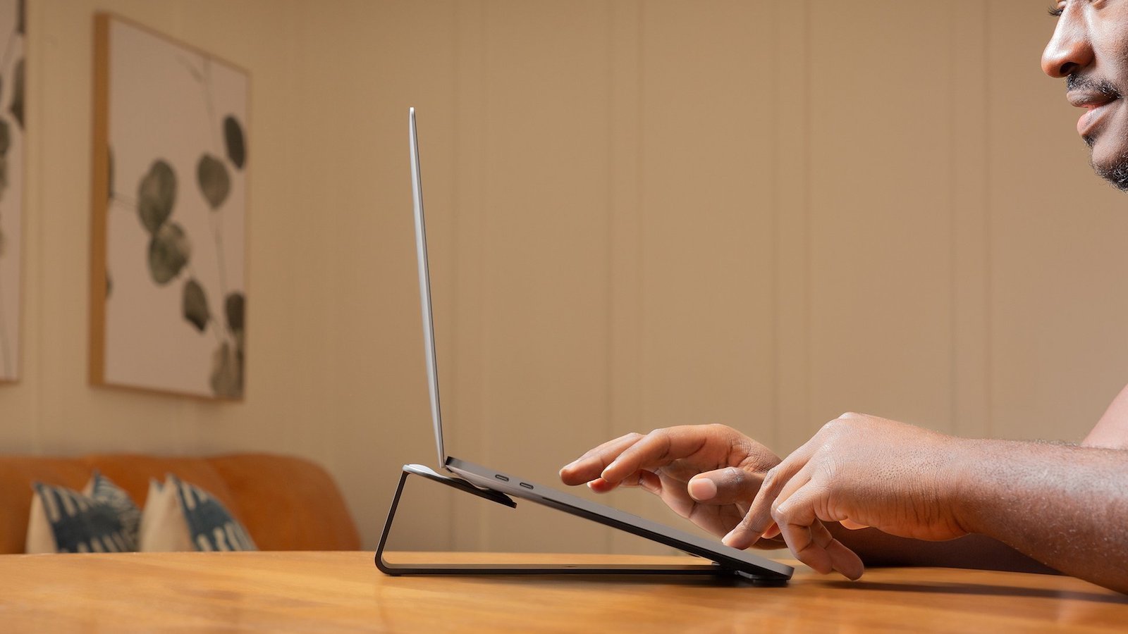 Twelve South ParcSlope MacBook & iPad stand 2021 model holds your device at a better angle