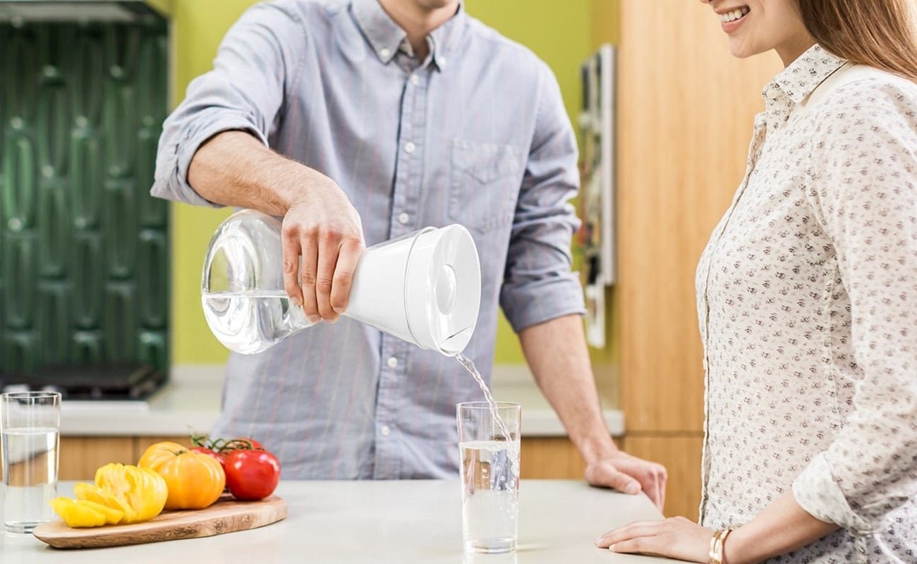 Soma Glass Carafe Hourglass Water Filter cleans out chlorine, mercury, copper, and zinc