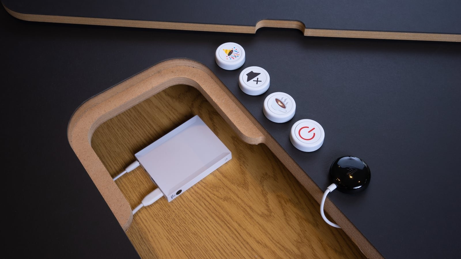 Flic 2 Smart Home Buttons Starter Kit controls your devices with the push of a button