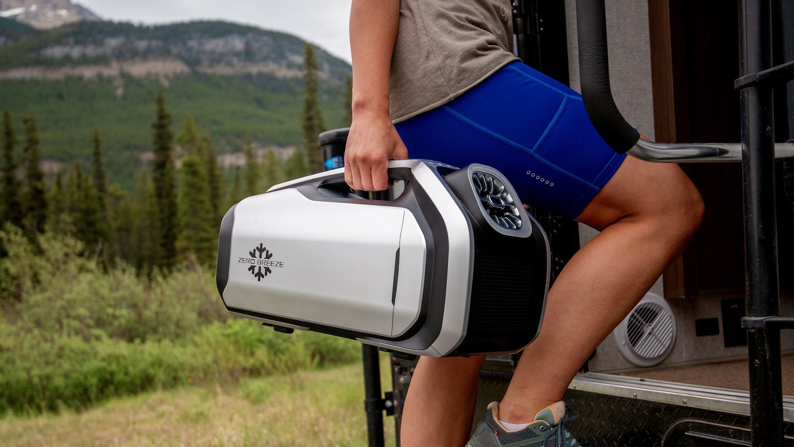 Zero Breeze Mark 2 A/C series has a compact design that’s ideal for taking on the go