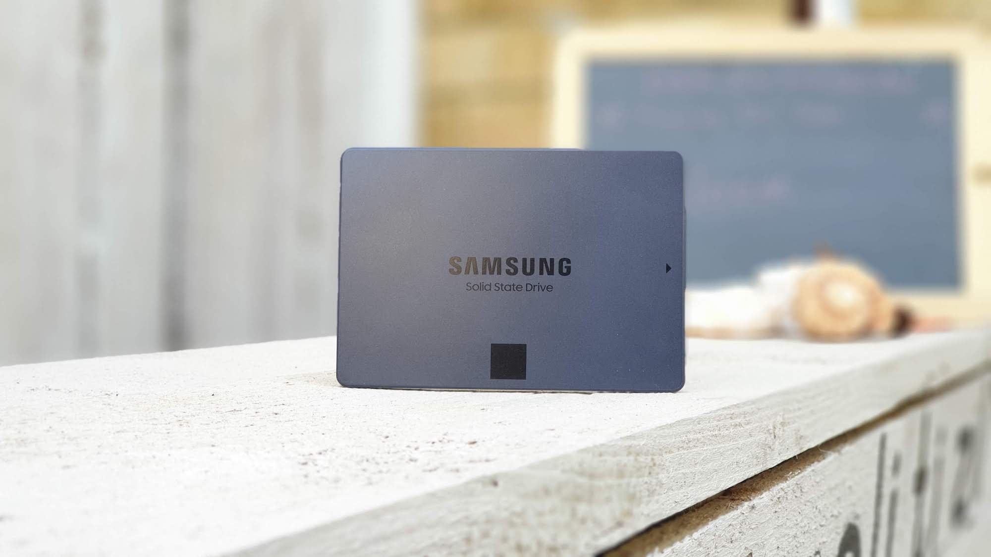 Samsung 860 QVO Terabyte SSD reads at a maximum speed of 560 MB/s