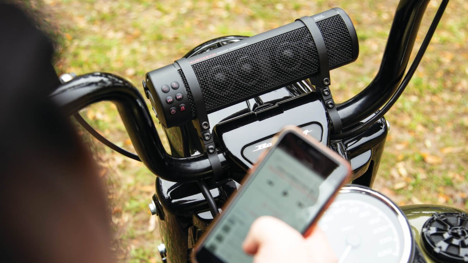 Kuryakyn Road Thunder Sound Bar Plus is a distortion-free handlebar-mounted speaker