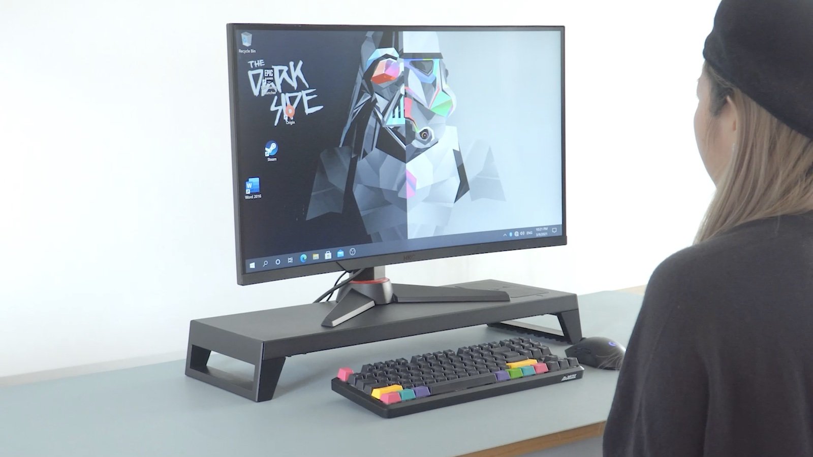 LANQ PCDock Pro PC monitor stand has a fingerprint module that works with Windows Hello