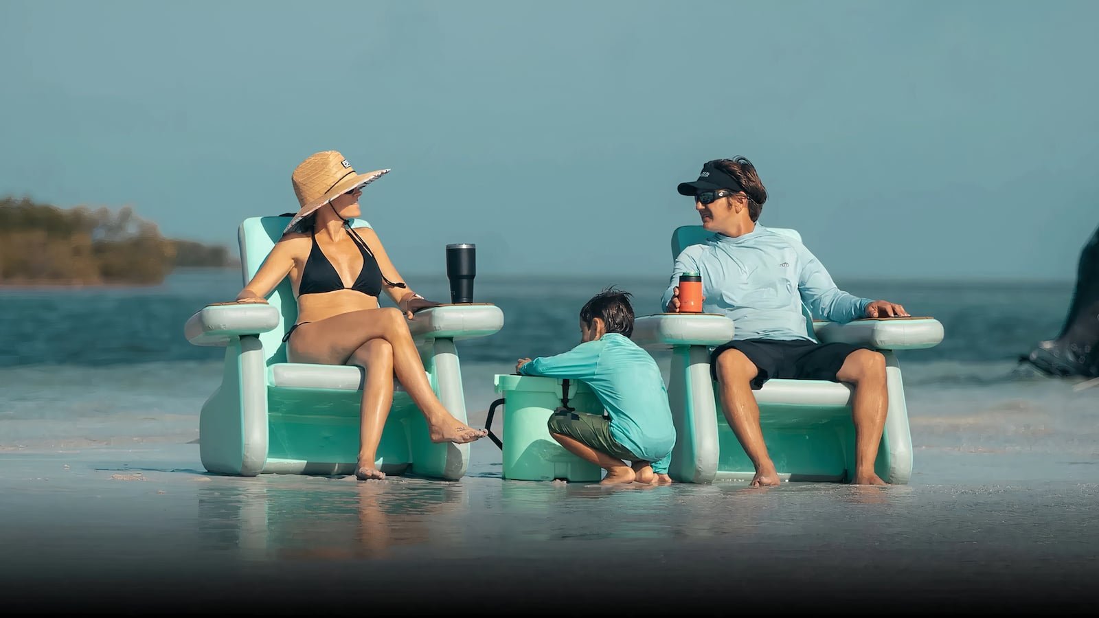 BOTE AeroRondak Chair has a traditional Adirondack chair design and it’s inflatable
