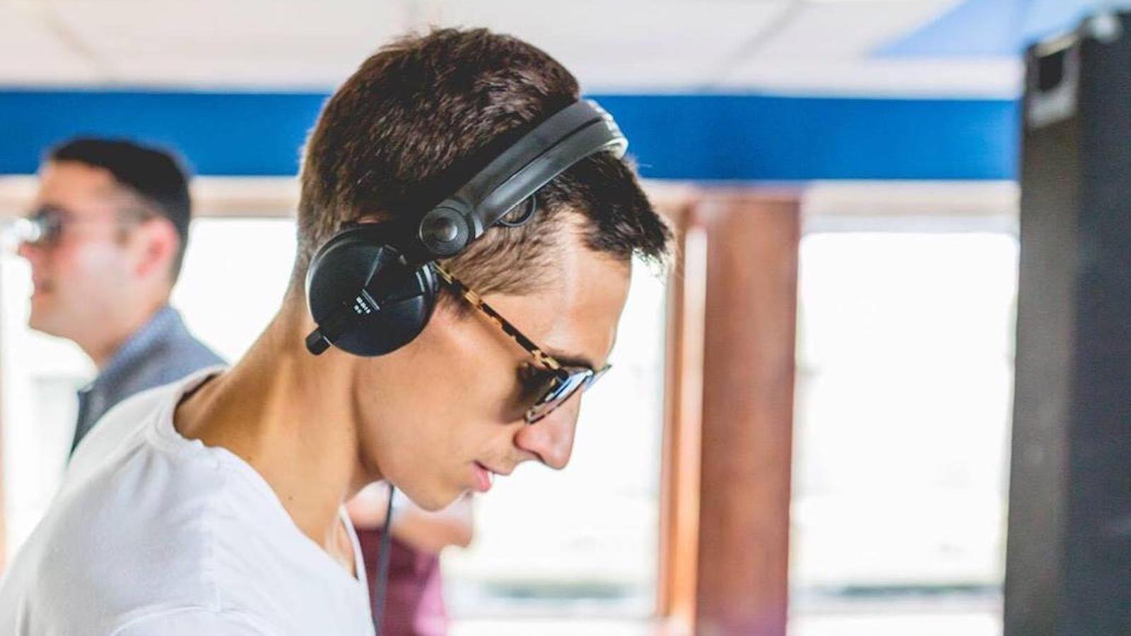 Sennheiser HD 25 lightweight headphones are comfortable to wear for long periods of time