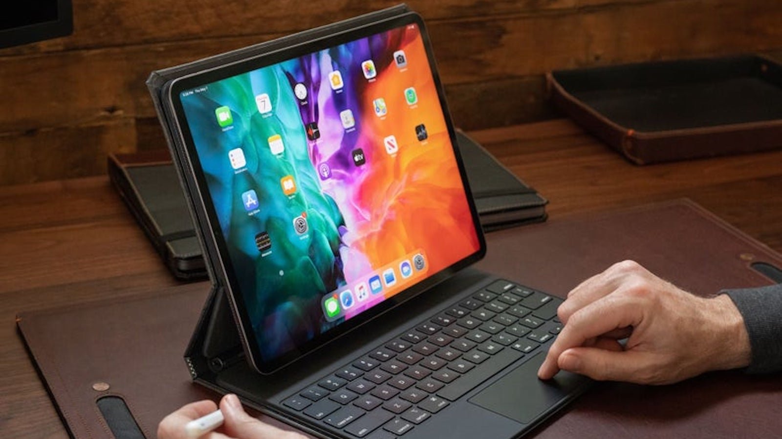Pad & Quill Copertina Magic iPad Pro Case features a smart keyboard