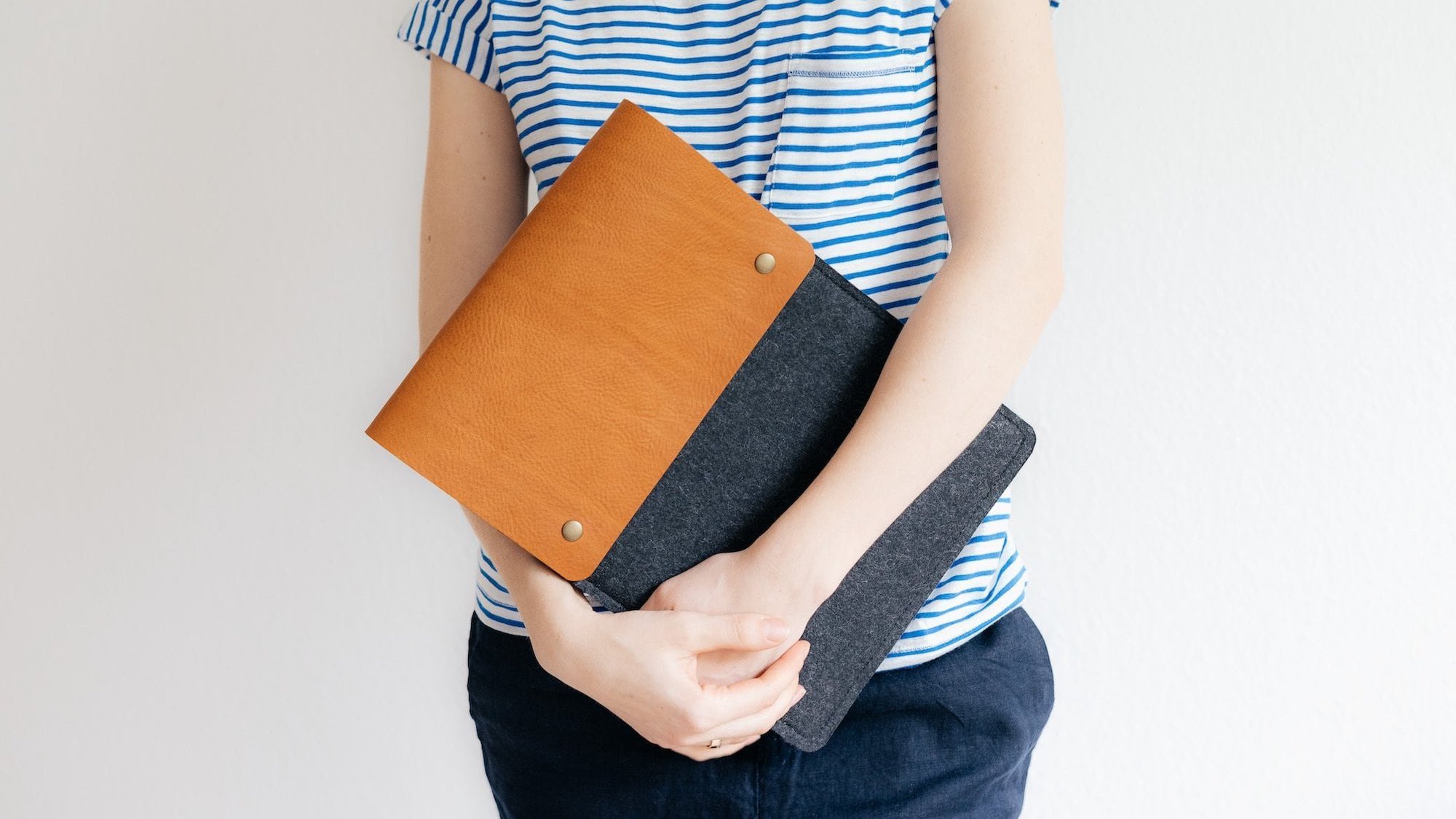 band&roll Courier nostalgic iPad case blends felt and leather for a timeless design