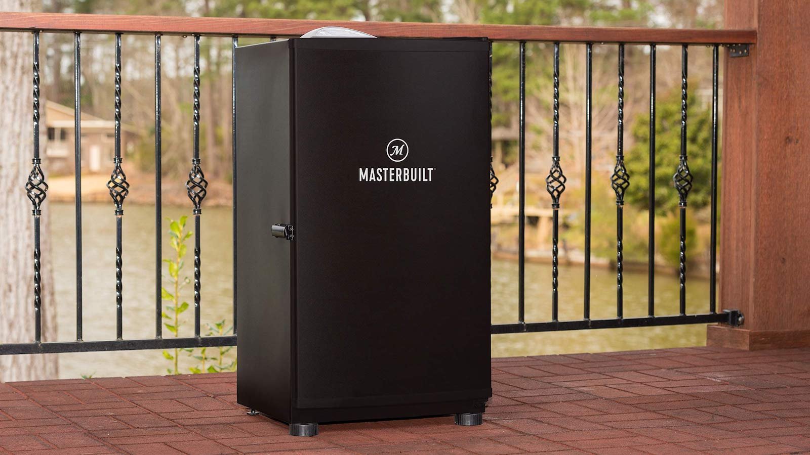 Masterbuilt 30″ Digital Electric Smoker reaches 275˚F and has 711 sq. in. of smoking space