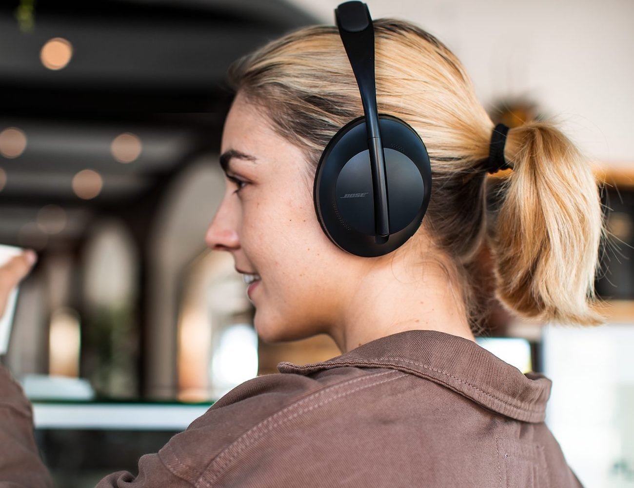 Bose Noise-Cancelling Headphones 700 offer integrated augmented reality technology
