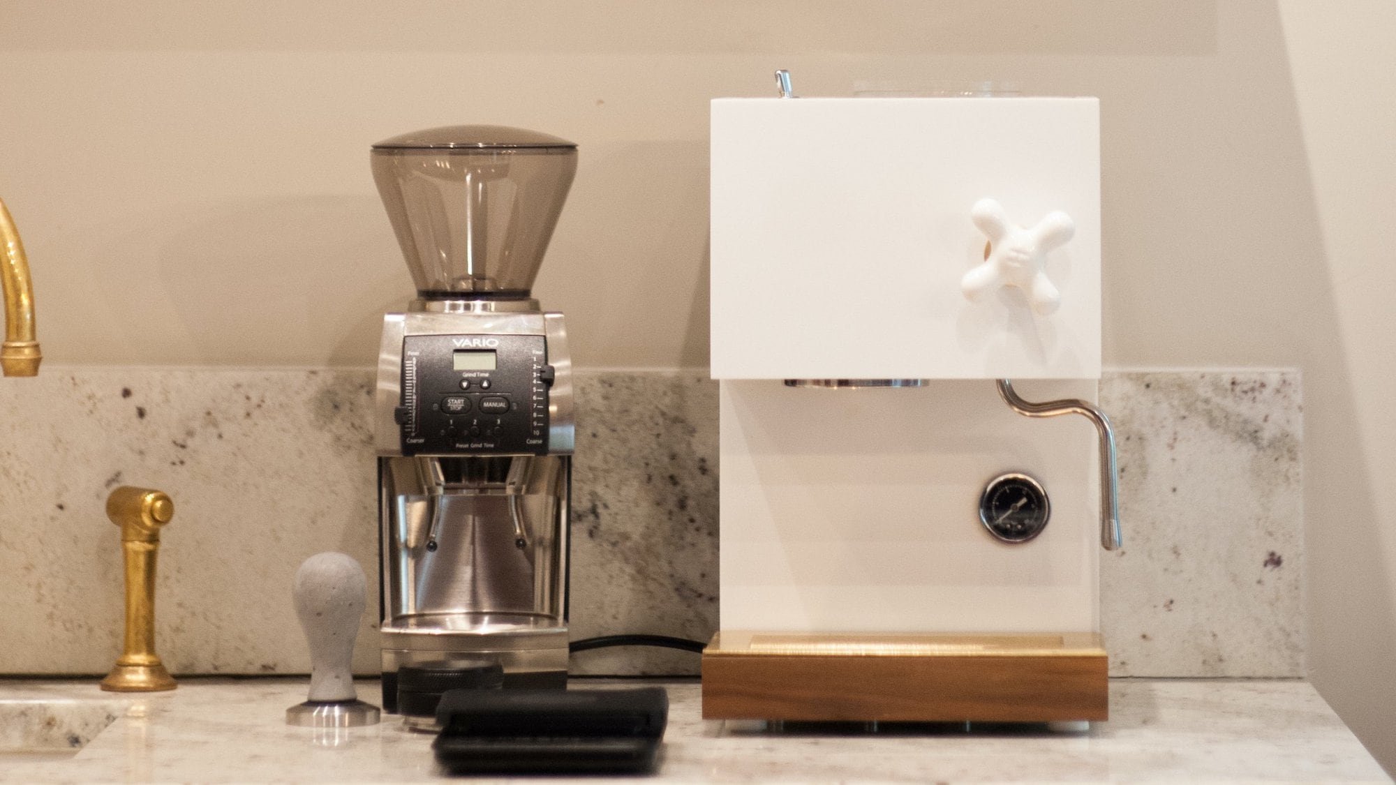 AnZa White home espresso machine brings a barista home to you