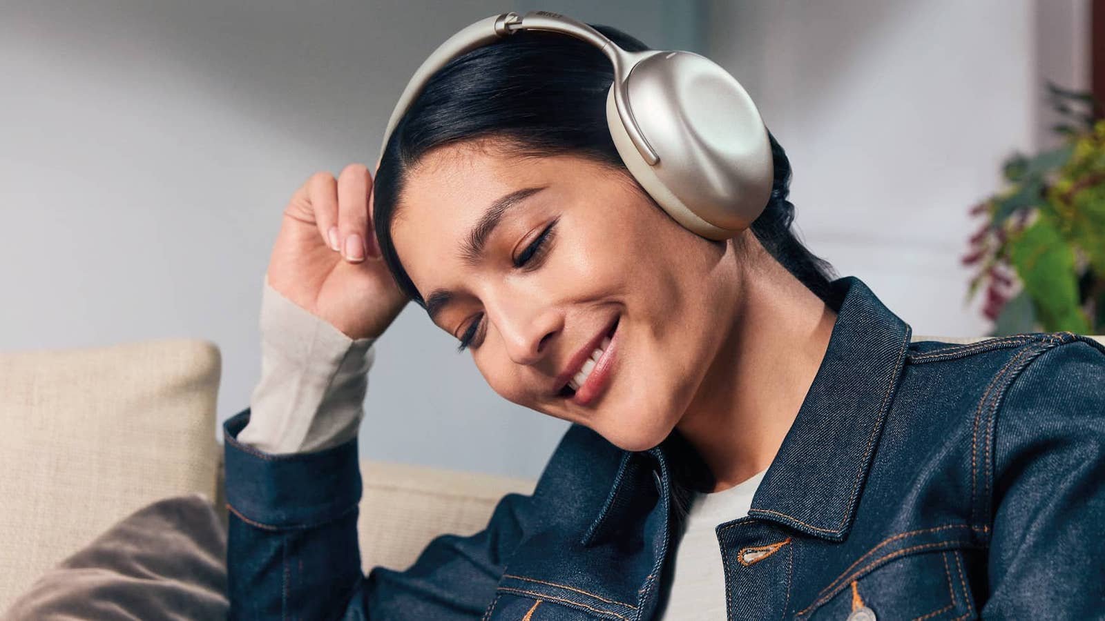 KEF Mu7 noise-canceling over-ear headphones have an intuitive design with smart ANC