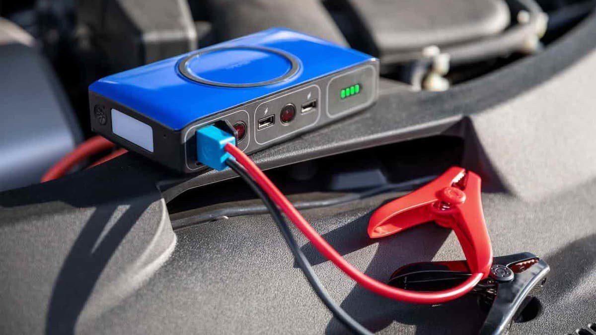 10 Must-have car emergency gadgets